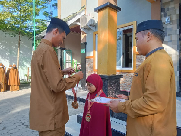 Siswa SDIT Wahdah Islamiyah Sinjai Raih Dua Medali Emas di Kejurda FORKI Sulsel 2026